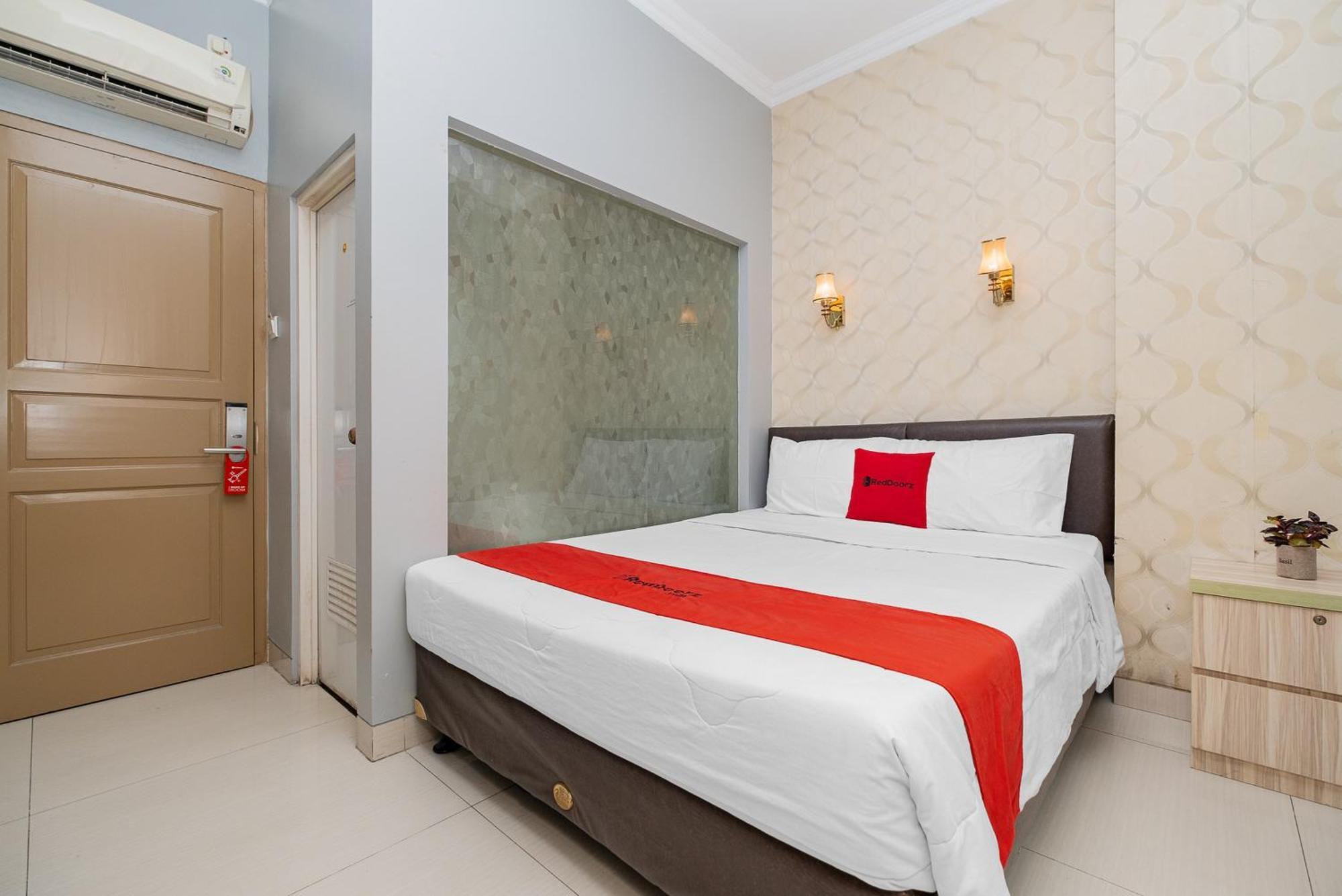 เรดดอร์ซ พลัส แอท จิเดง บารัต Hotel จาการ์ตา ภายนอก รูปภาพ