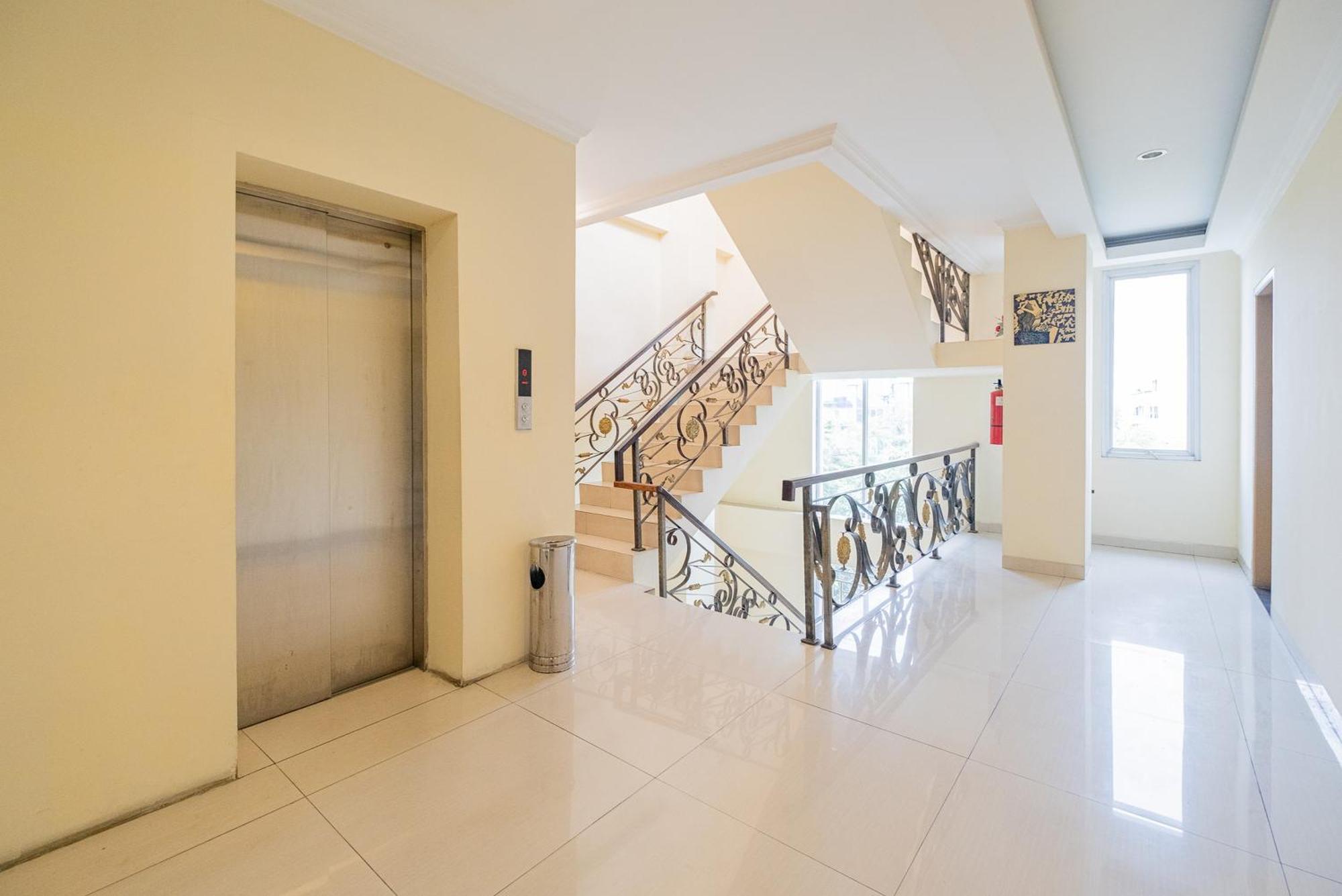 เรดดอร์ซ พลัส แอท จิเดง บารัต Hotel จาการ์ตา ภายนอก รูปภาพ